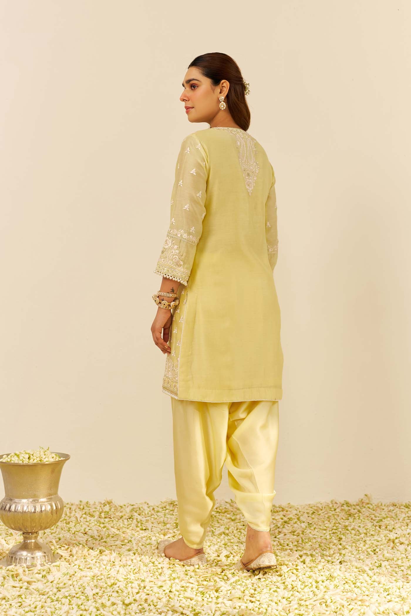 ZAISHA - SHORT KURTA WITH DHOTI