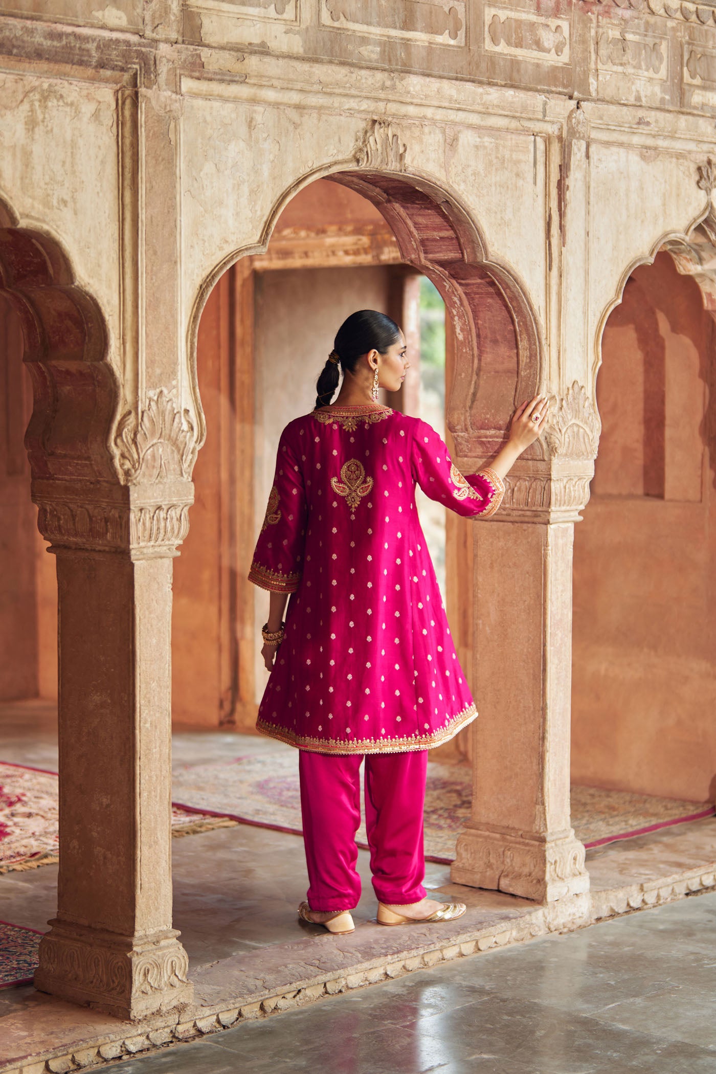 INAAYAT - HOTPINK CHAUGA WITH SALWAR