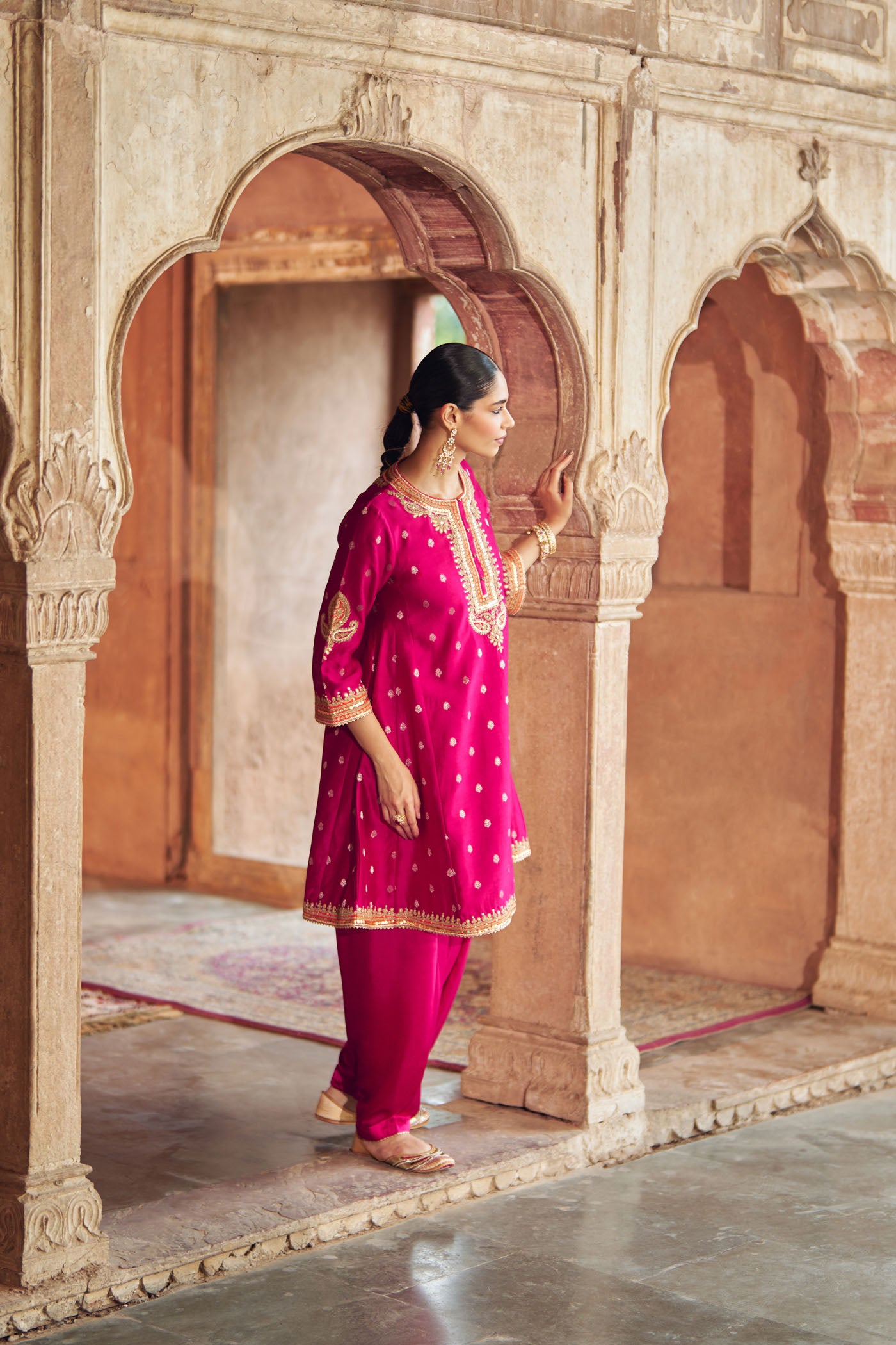 INAAYAT - HOTPINK CHAUGA WITH SALWAR