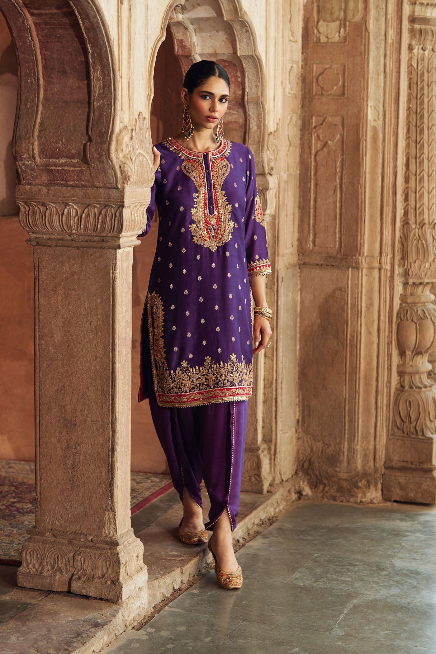 FAHMIDA - DEEP PURPLE SHORT KURTA WITH TULIP PANT (Lxrts)