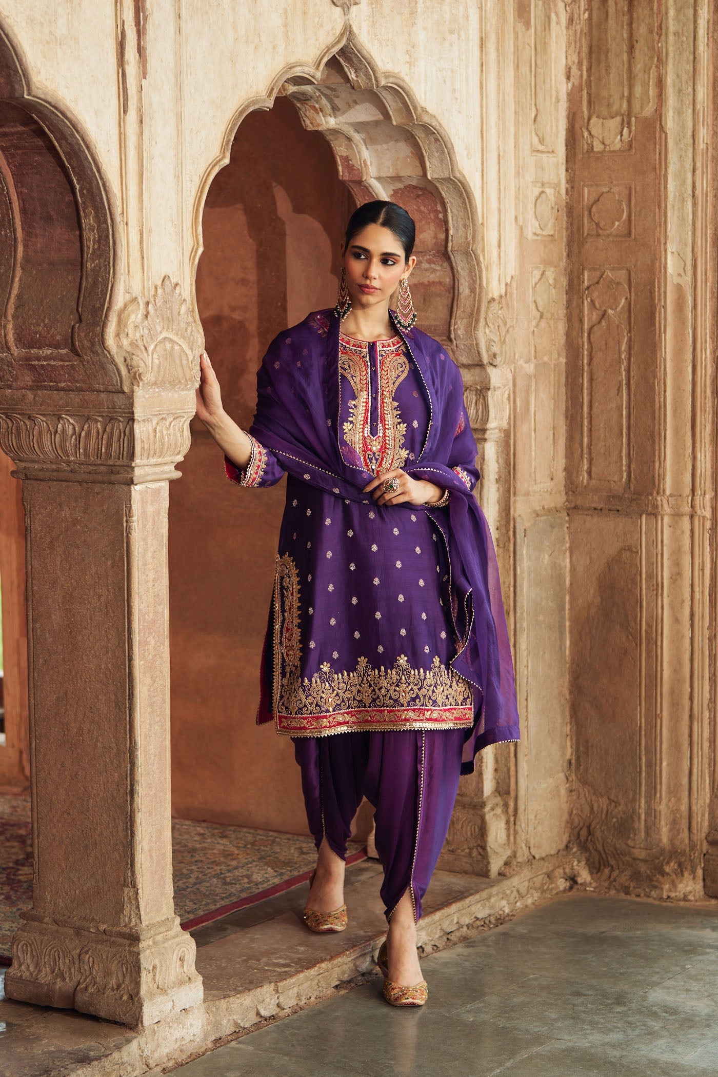 FAHMIDA - DEEP PURPLE SHORT KURTA WITH TULIP PANT (Lxrts)