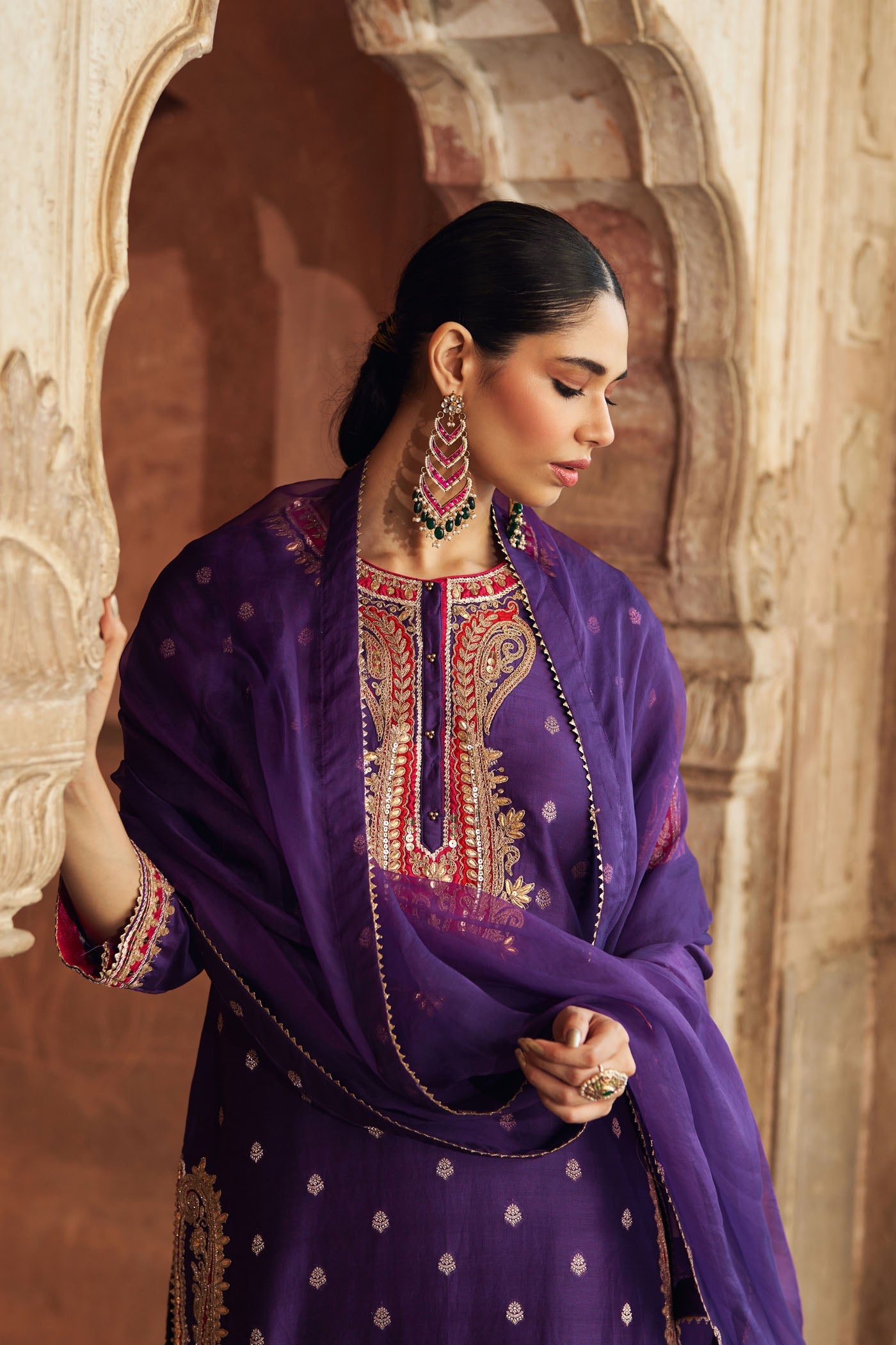 FAHMIDA - DEEP PURPLE SHORT KURTA WITH TULIP PANT (Lxrts)