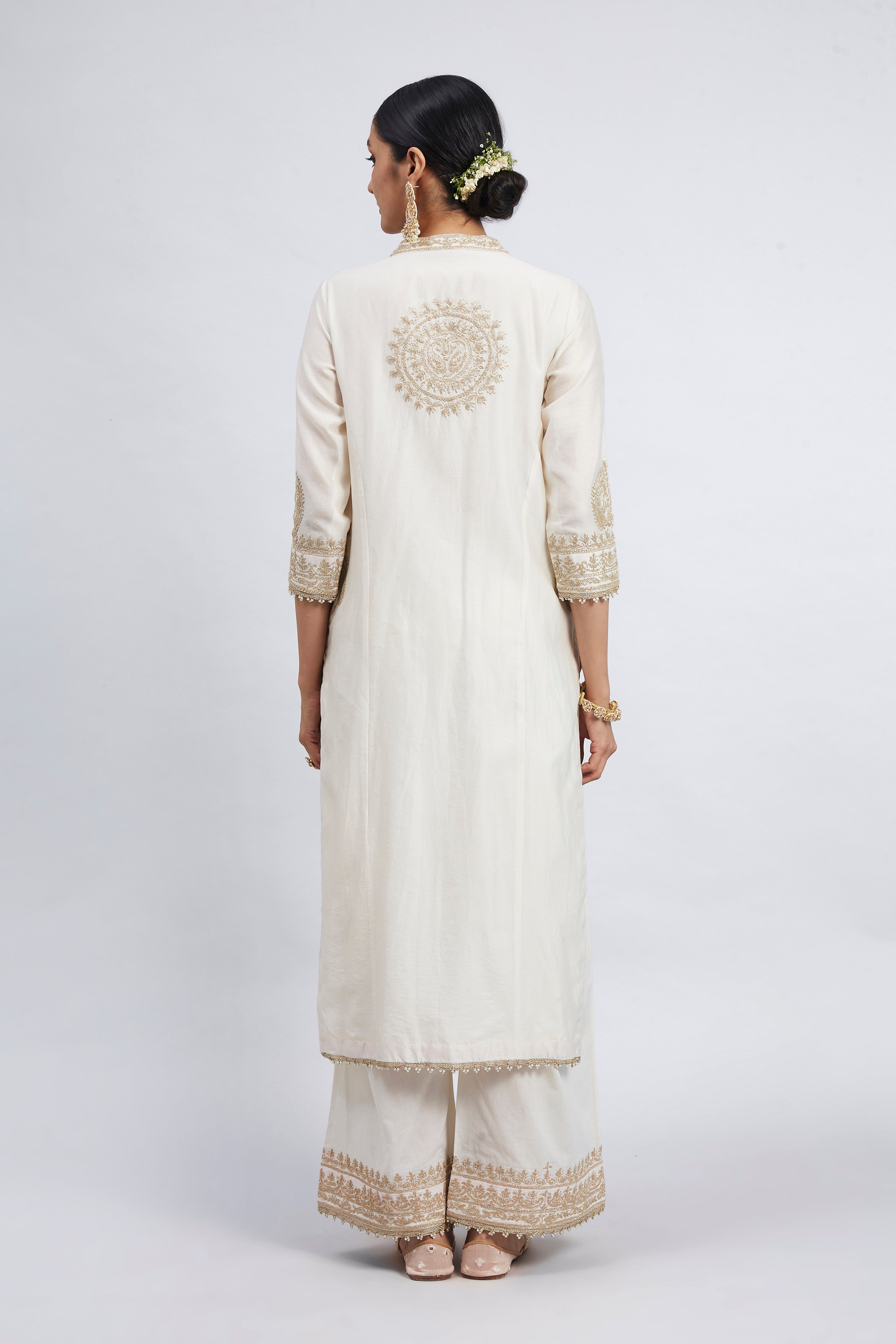 Aadirah- Daisy Ivory Embroidered Kurta Set With Side Pockets