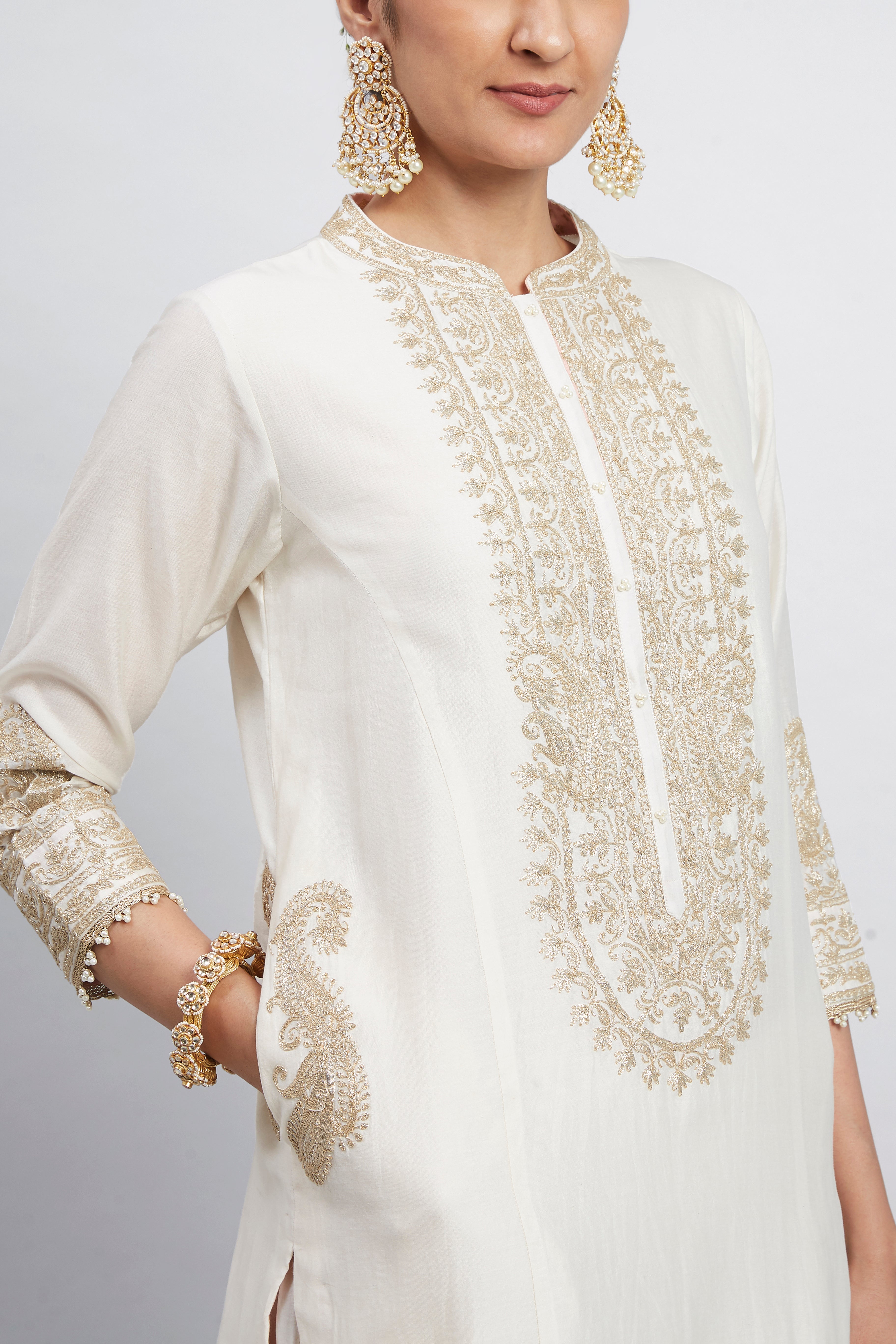 Aadirah- Daisy Ivory Embroidered Kurta Set With Side Pockets