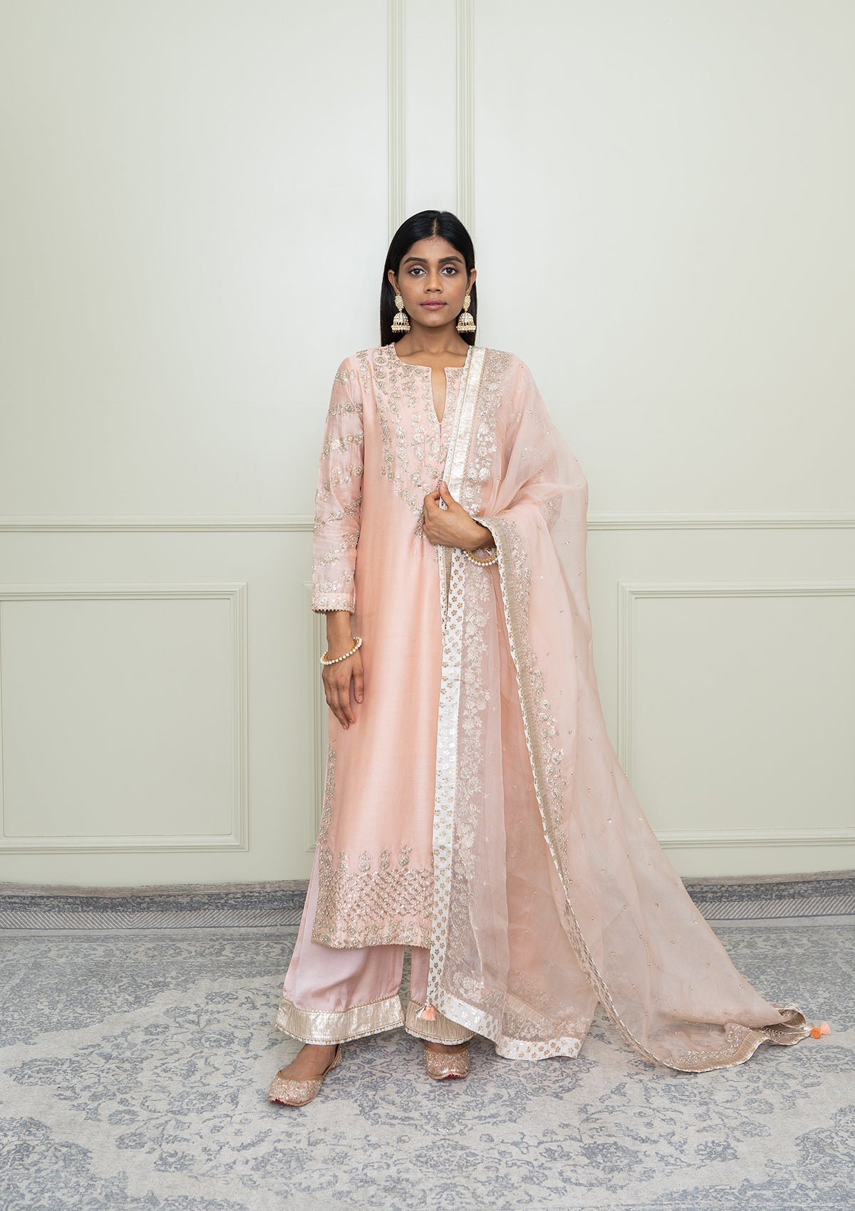 Aarvi- Pearl Pink Tilla Embroidered Kurta Set