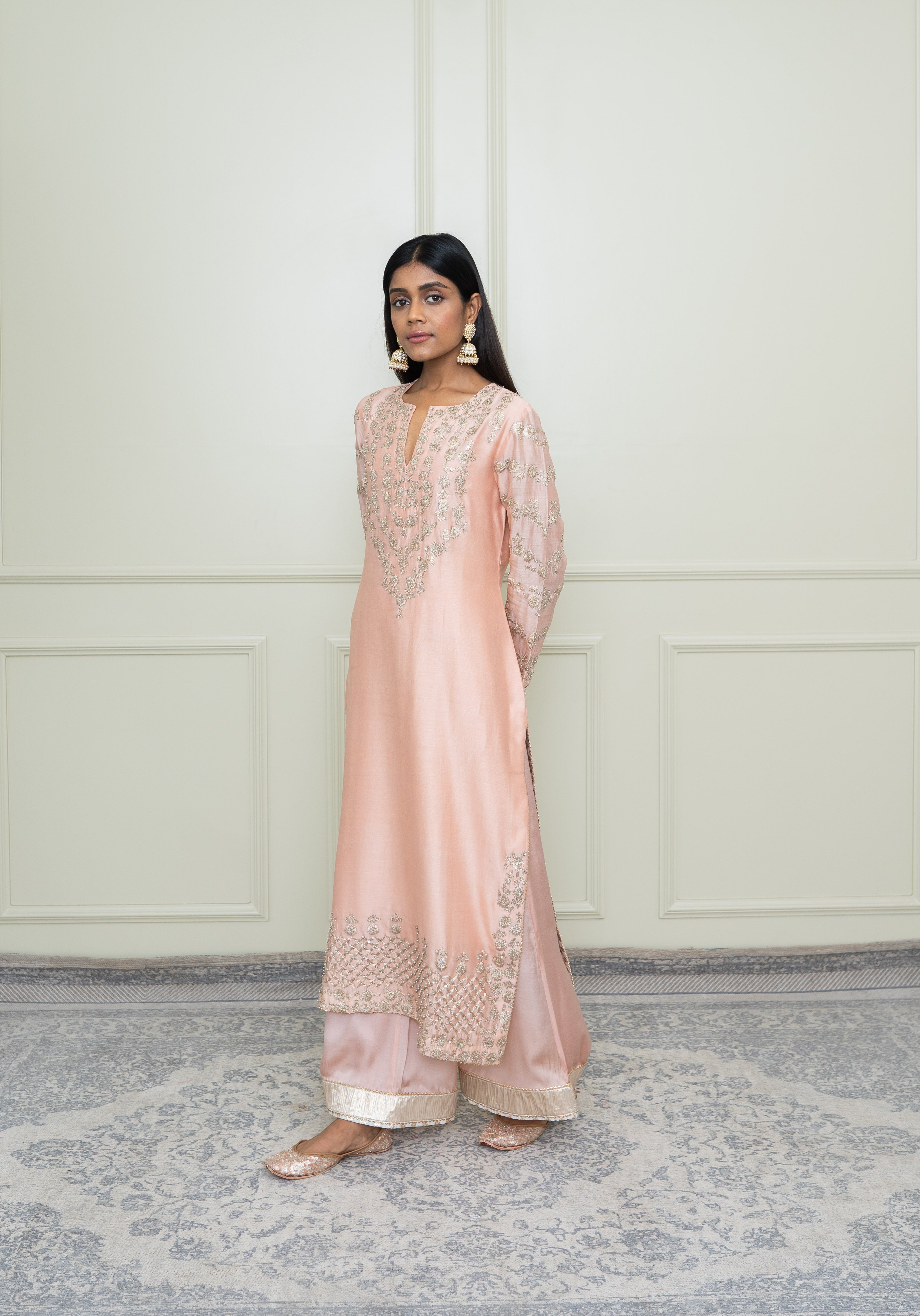Aarvi- Pearl Pink Tilla Embroidered Kurta Set