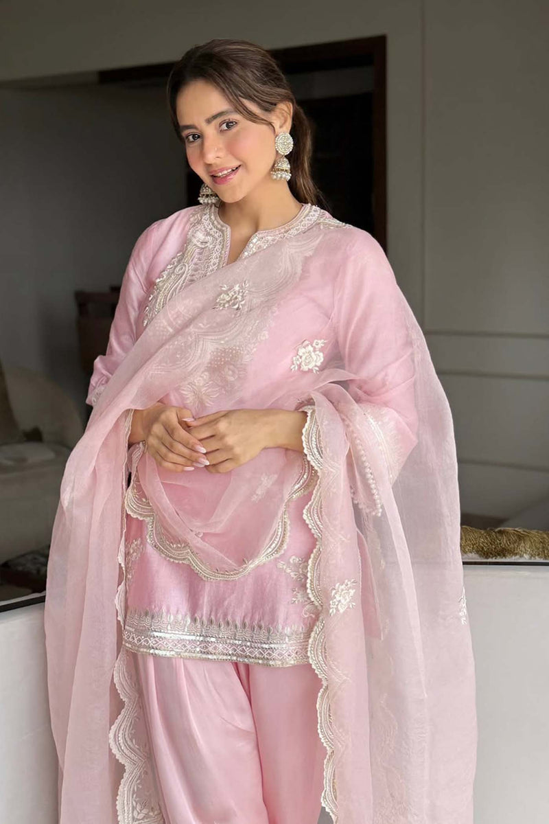 indian celebrity designer dresses Discover 480 Bollywood Celebrity Dresses and celebrity dresses ideas