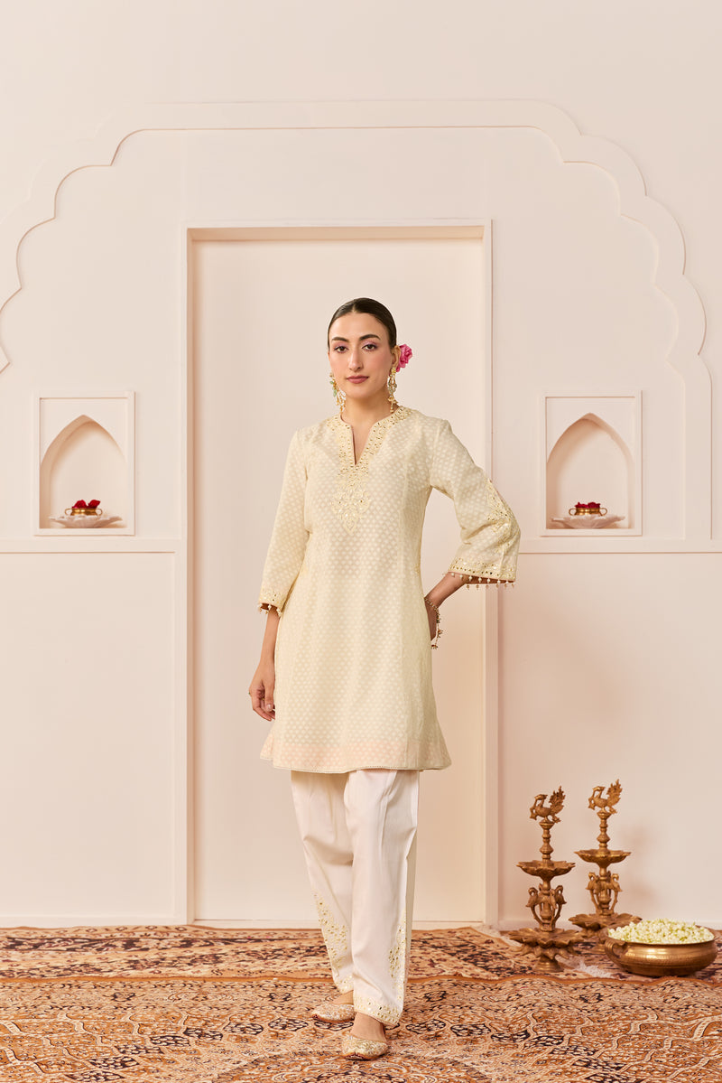 Reem - Daisy Ivory Short Choga With Dogri Salwar