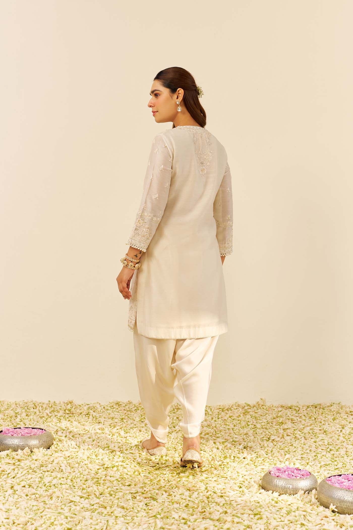 ZAISHA - Daisy Ivory SHORT KURTA WITH DHOTI (LXRTS)