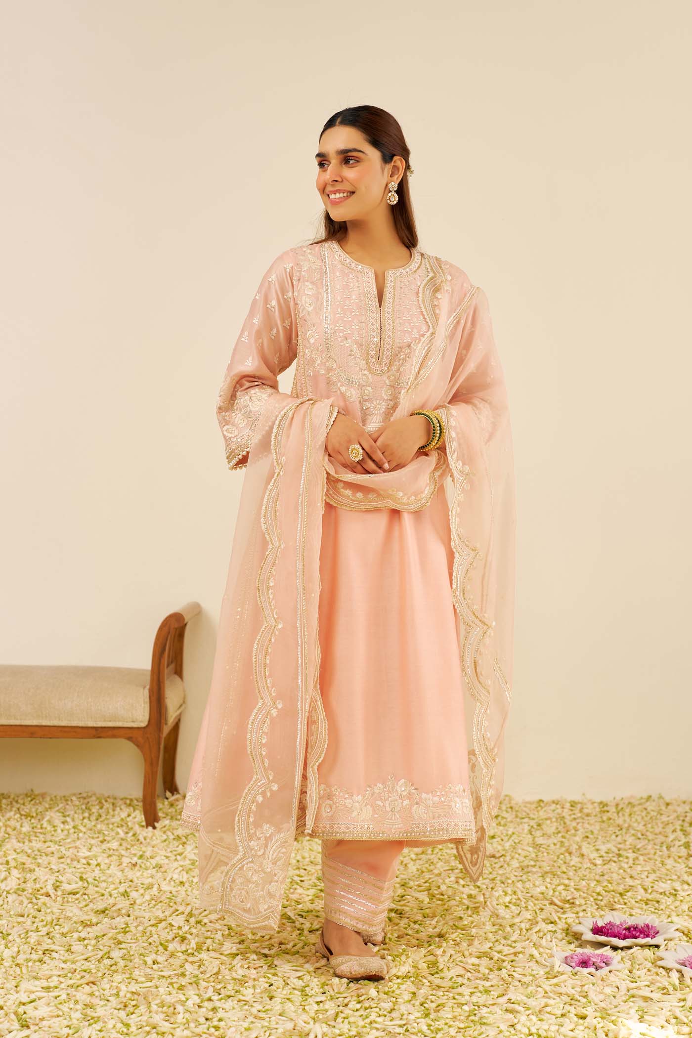 MAAROOFA - Off Rose LONG CHAUGA WITH SALWAR (LXRTS)