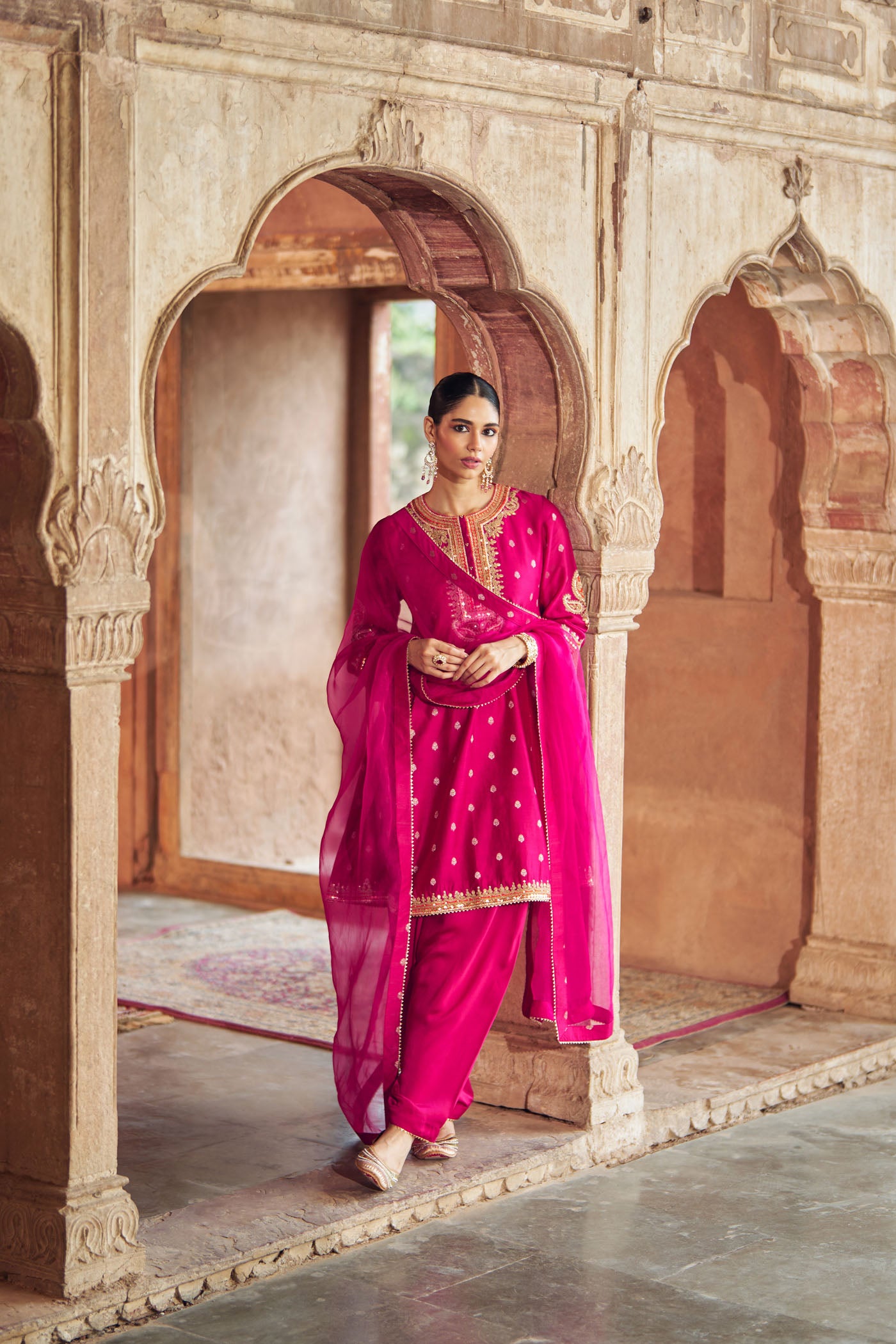 INAAYAT - HOTPINK CHAUGA WITH SALWAR
