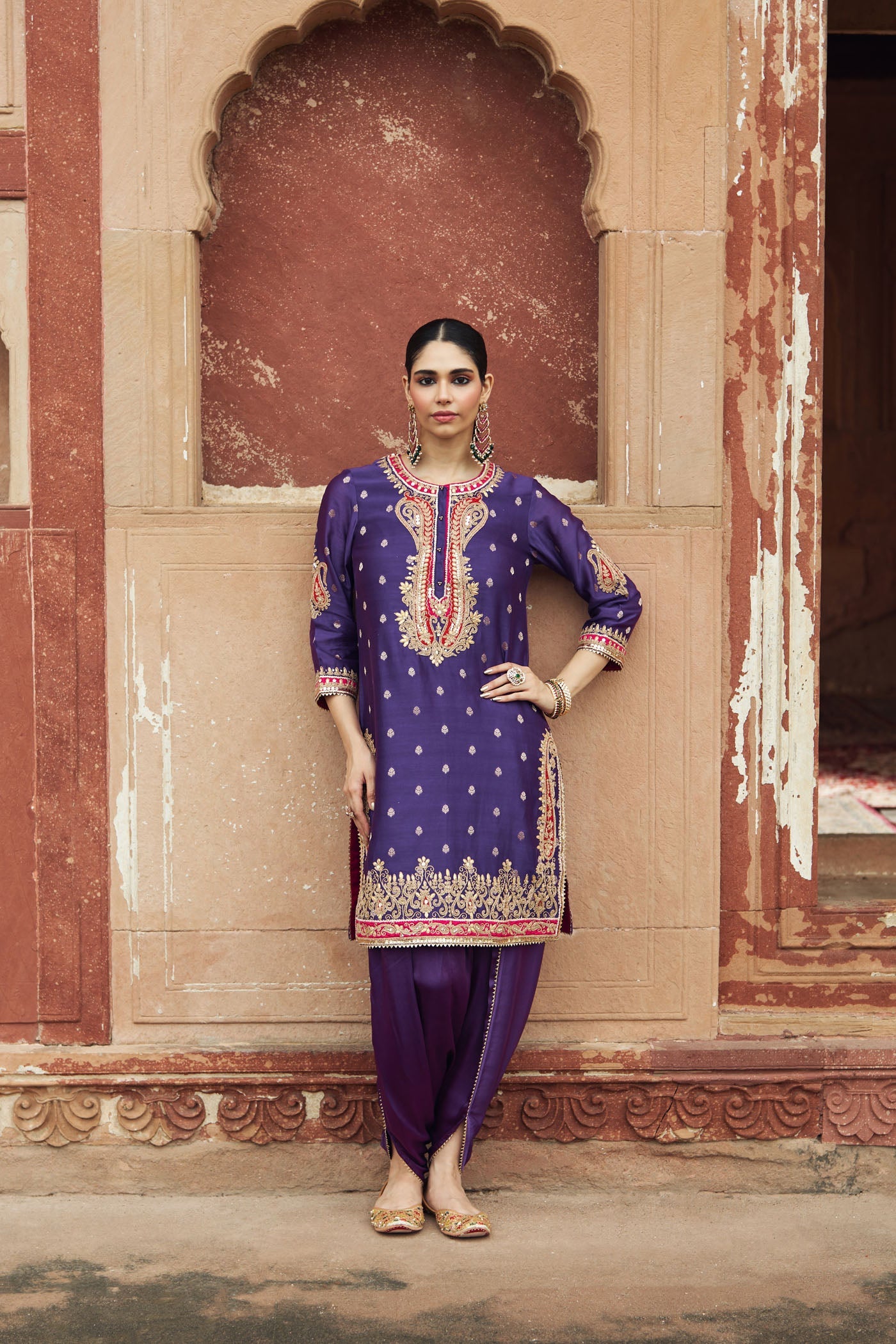 FAHMIDA - DEEP PURPLE SHORT KURTA WITH TULIP PANT (Lxrts)