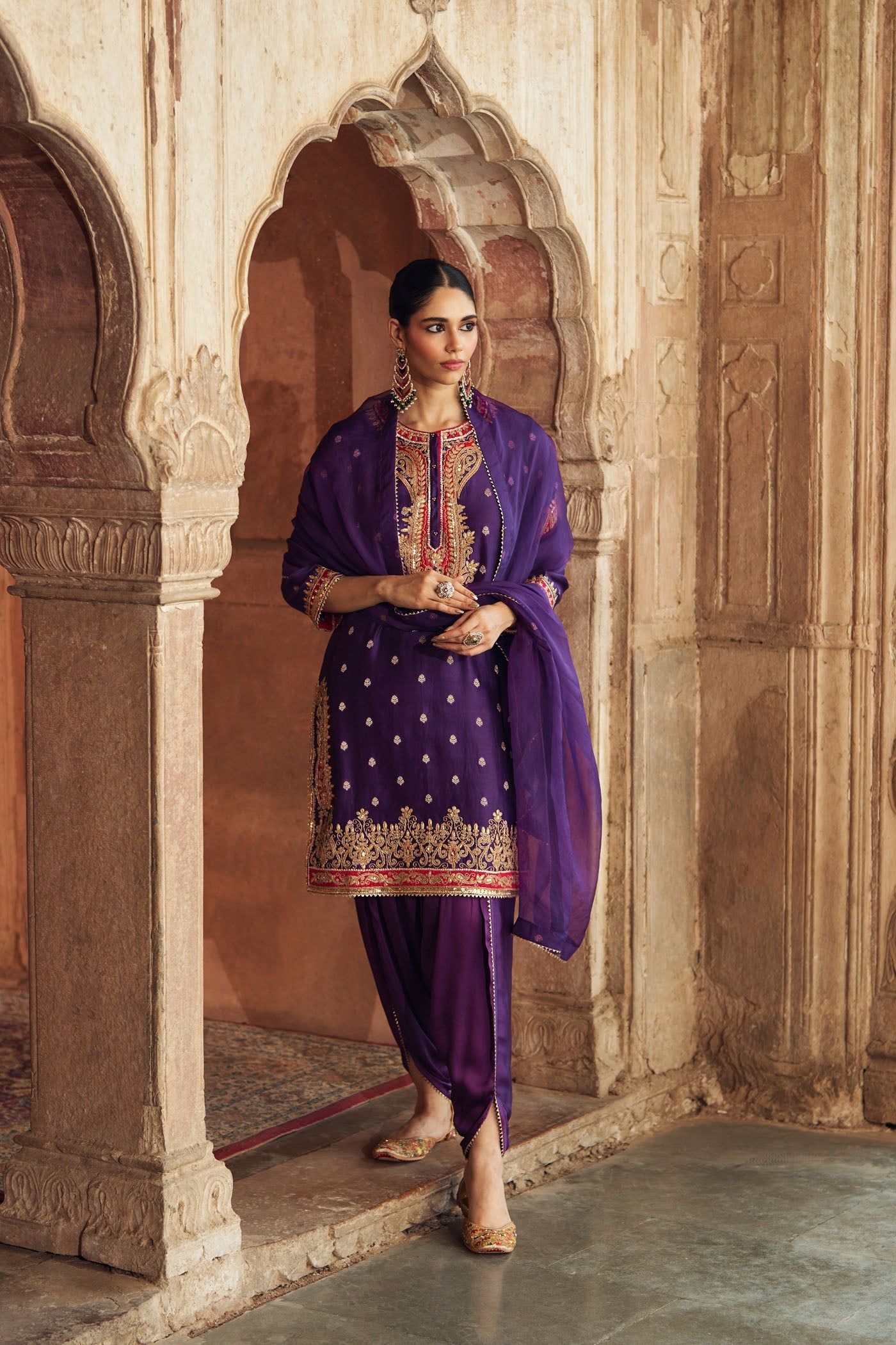 FAHMIDA - DEEP PURPLE SHORT KURTA WITH TULIP PANT (Lxrts)
