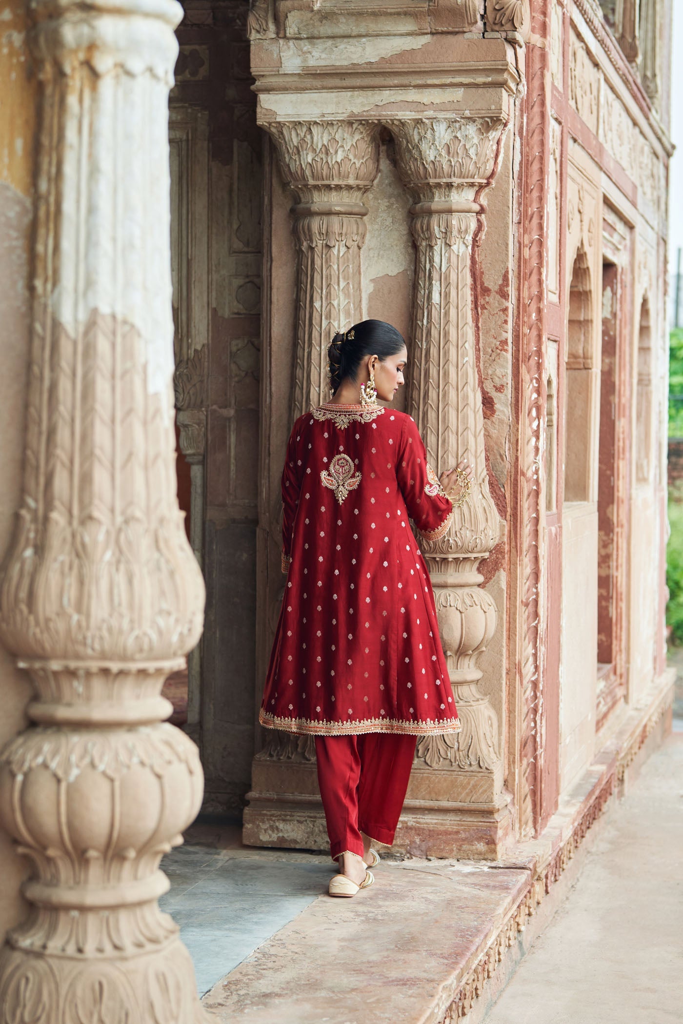 INAAYAT - DEEP RED CHAUGA WITH SALWAR (Lxrts)