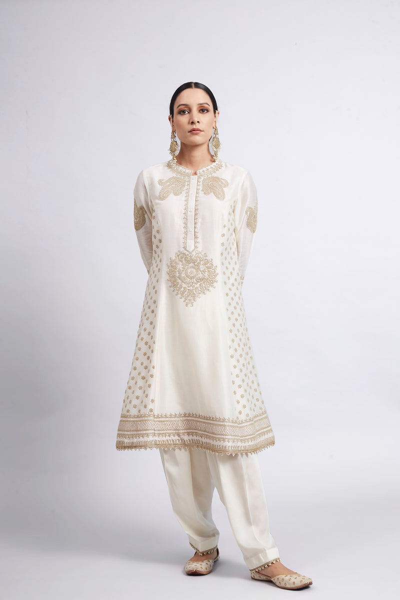 Naazira- Daisy Ivory Tilla Embroidered Kurta Set