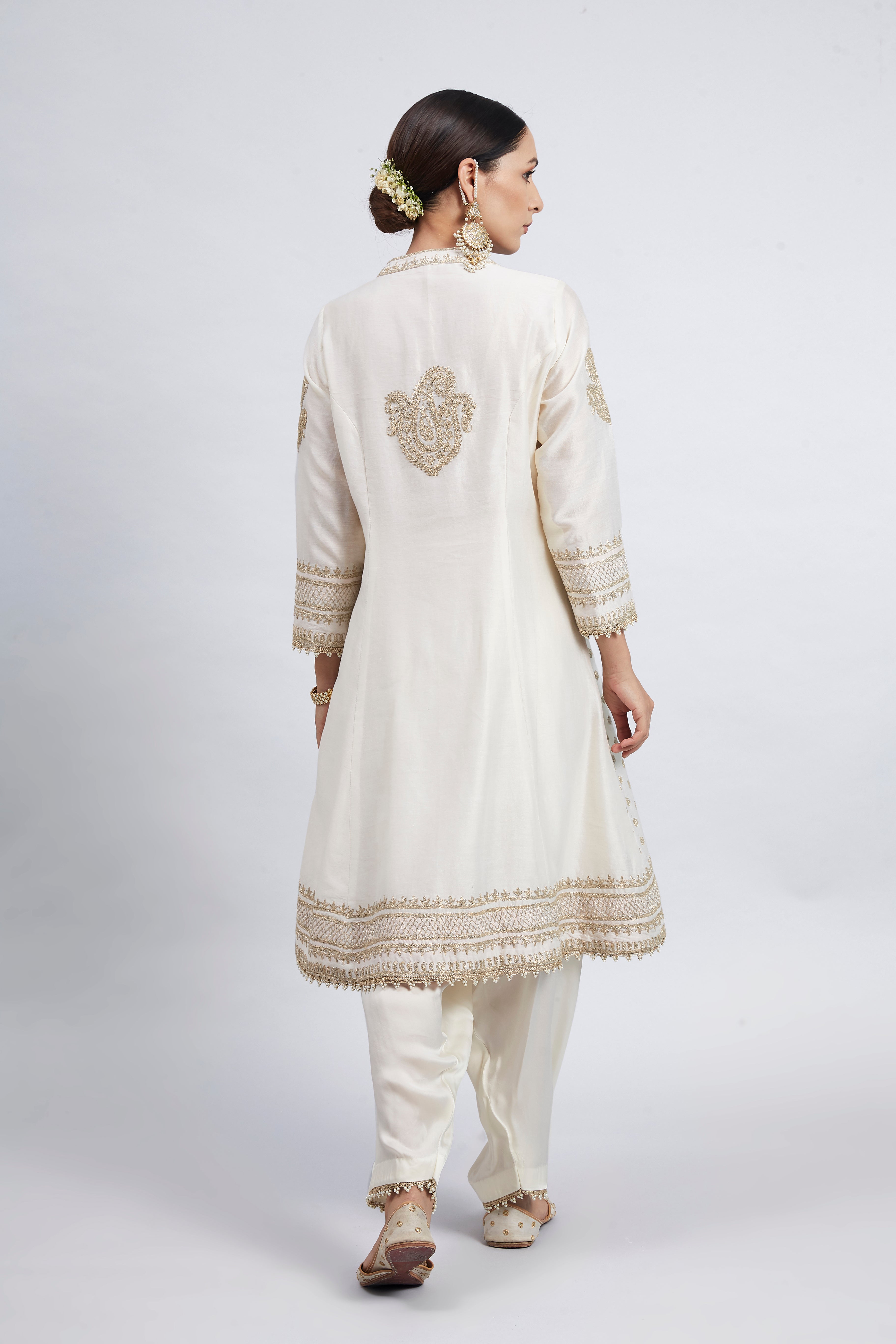 Naazira- Daisy Ivory Tilla Embroidered Kurta Set