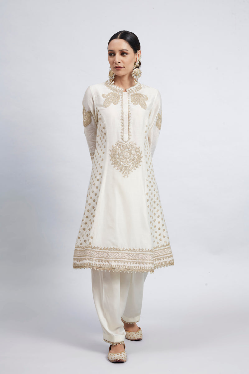 Naazira- Daisy Ivory Tilla Embroidered Kurta Set