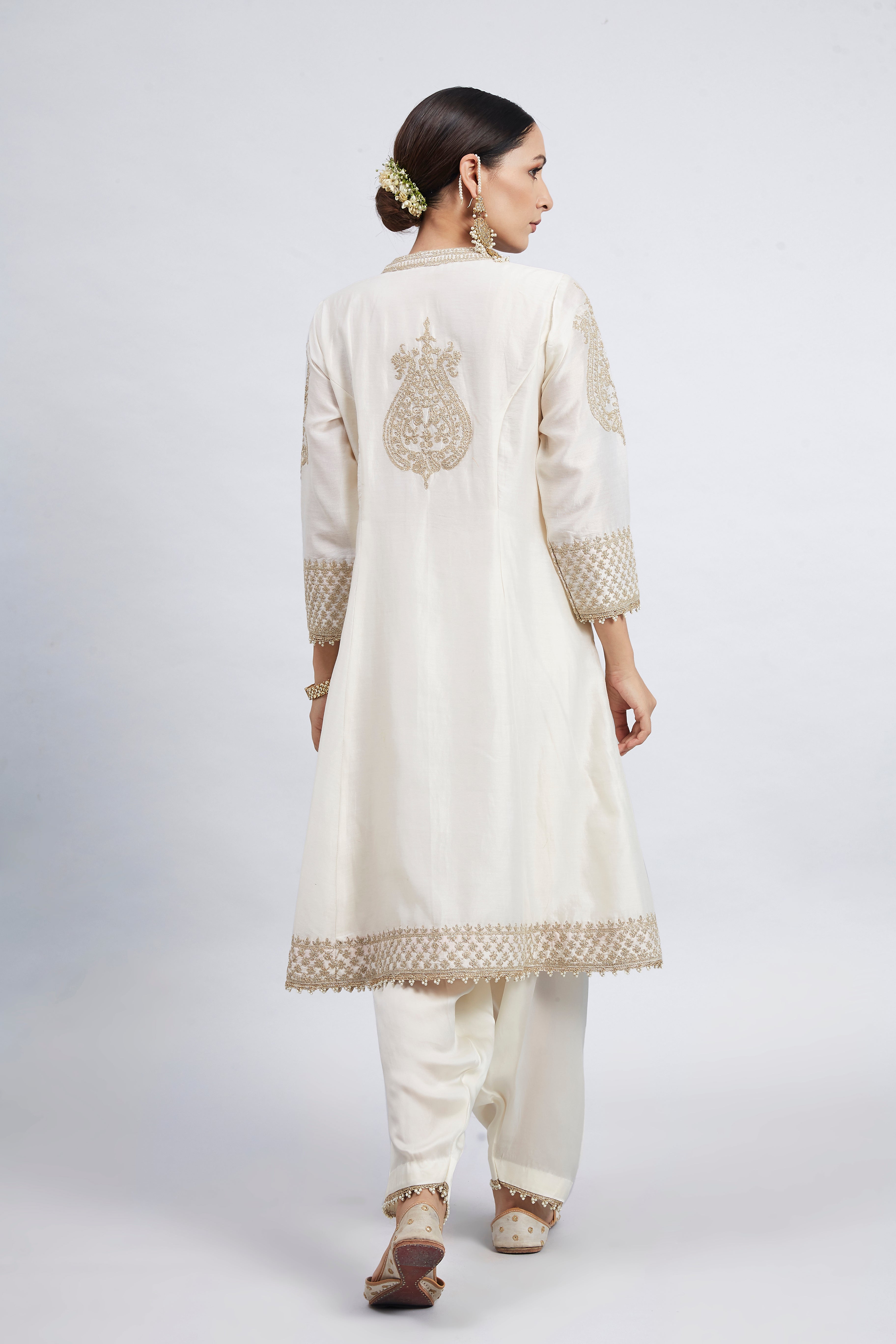 Rabhya- Daisy Ivory Tilla Embroidered Kurta Set