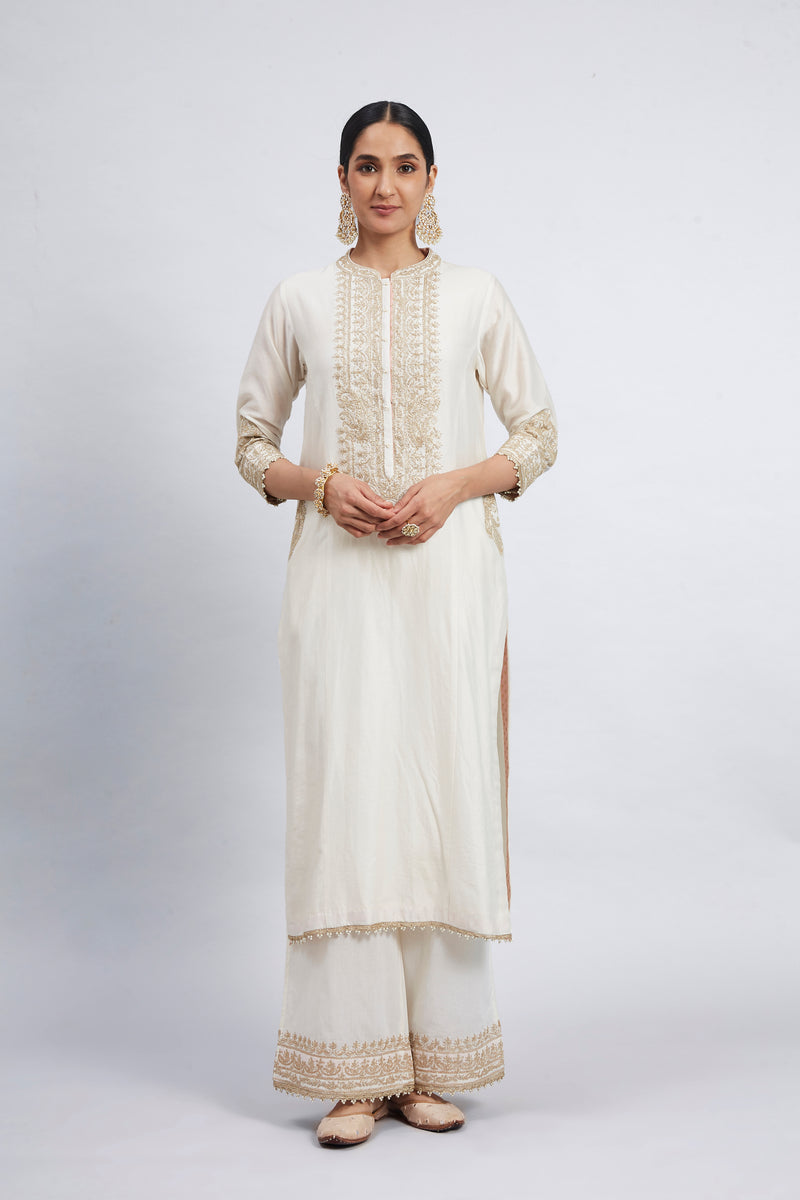 Aadirah- Daisy Ivory Embroidered Kurta Set With Side Pockets