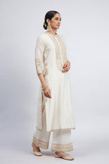 Aadirah- Daisy Ivory Embroidered Kurta Set With Side Pockets