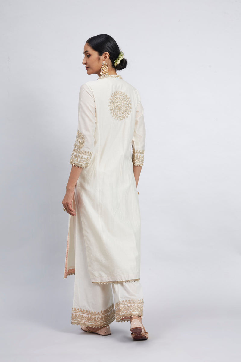 Aadirah- Daisy Ivory Embroidered Kurta Set With Side Pockets