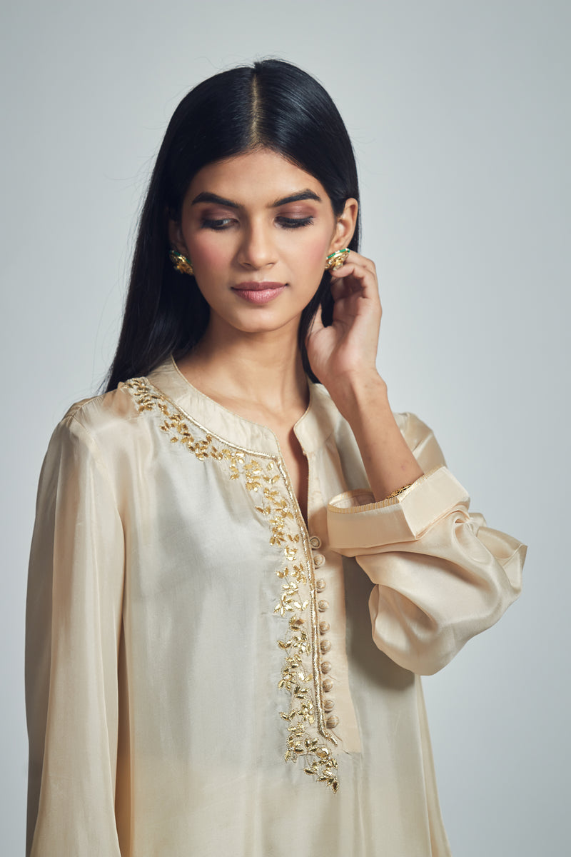 Nyasia- Soft beige Habutai silk embroidered chauga