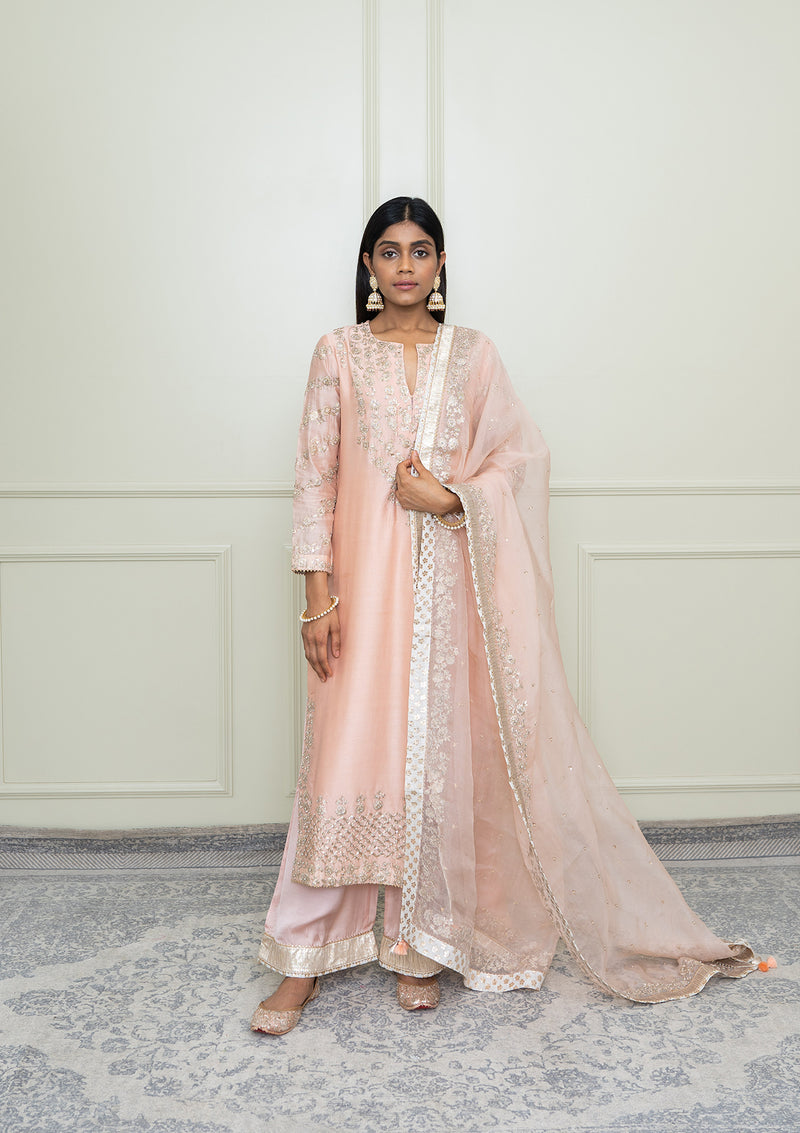 Aarvi- Pearl Pink Tilla Embroidered Kurta Set