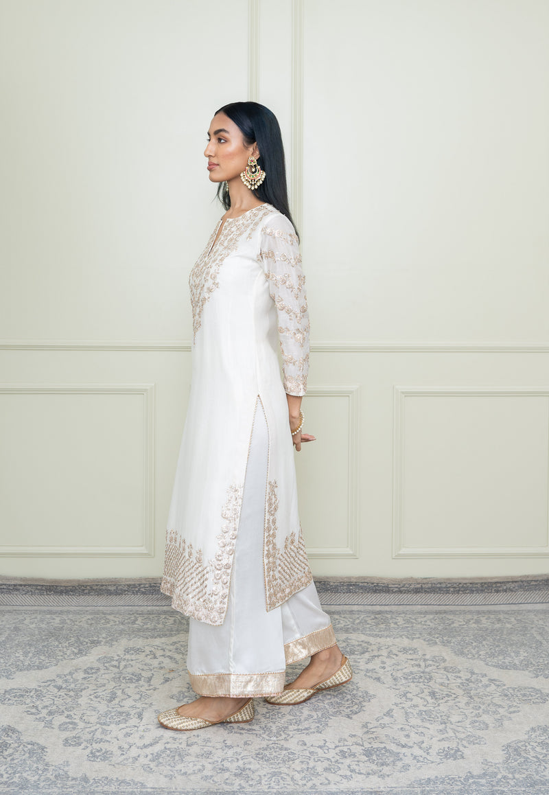 Aarvi- Daisy Ivory Tilla Embroidered Kurta Set