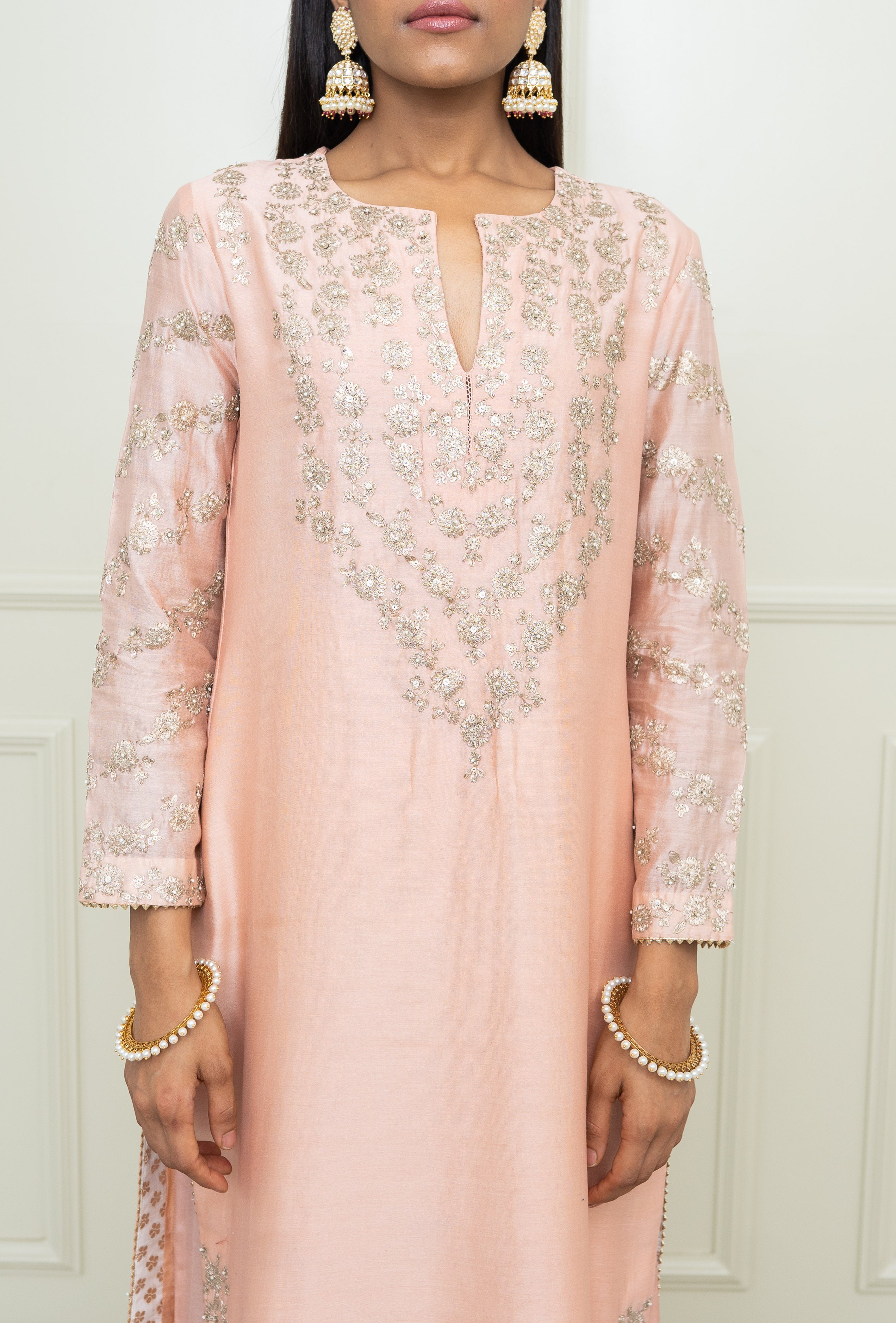 Aarvi- Pearl Pink Tilla Embroidered Kurta Set