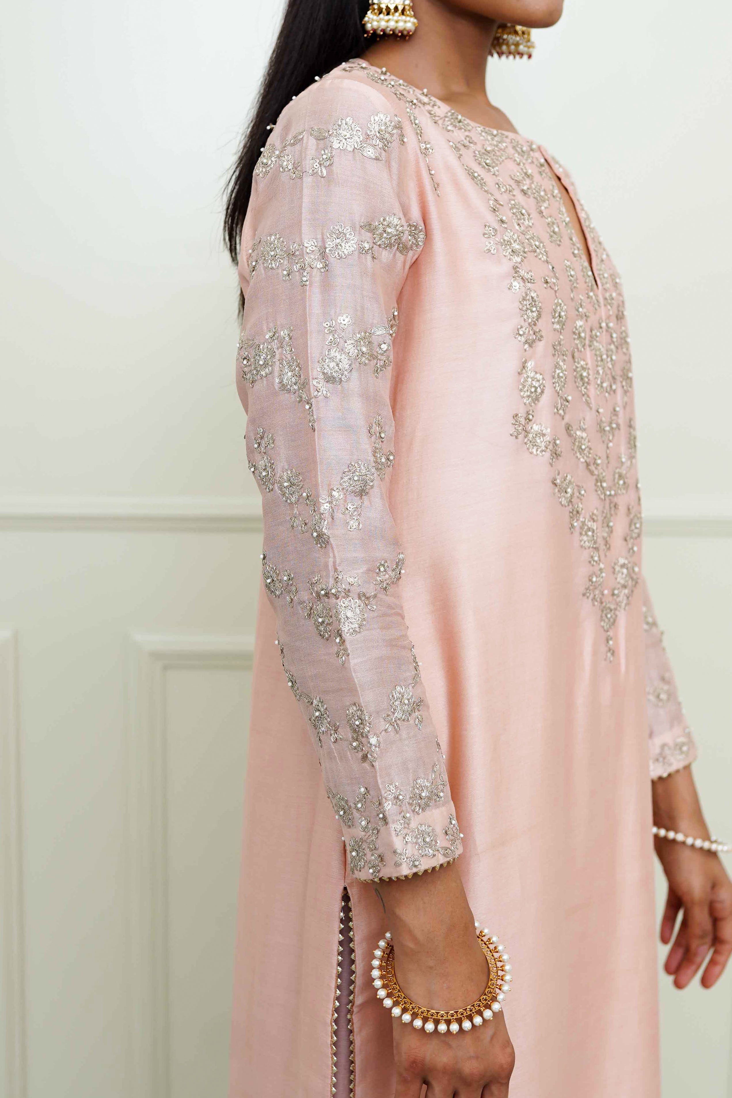 Aarvi- Pearl Pink Tilla Embroidered Kurta Set