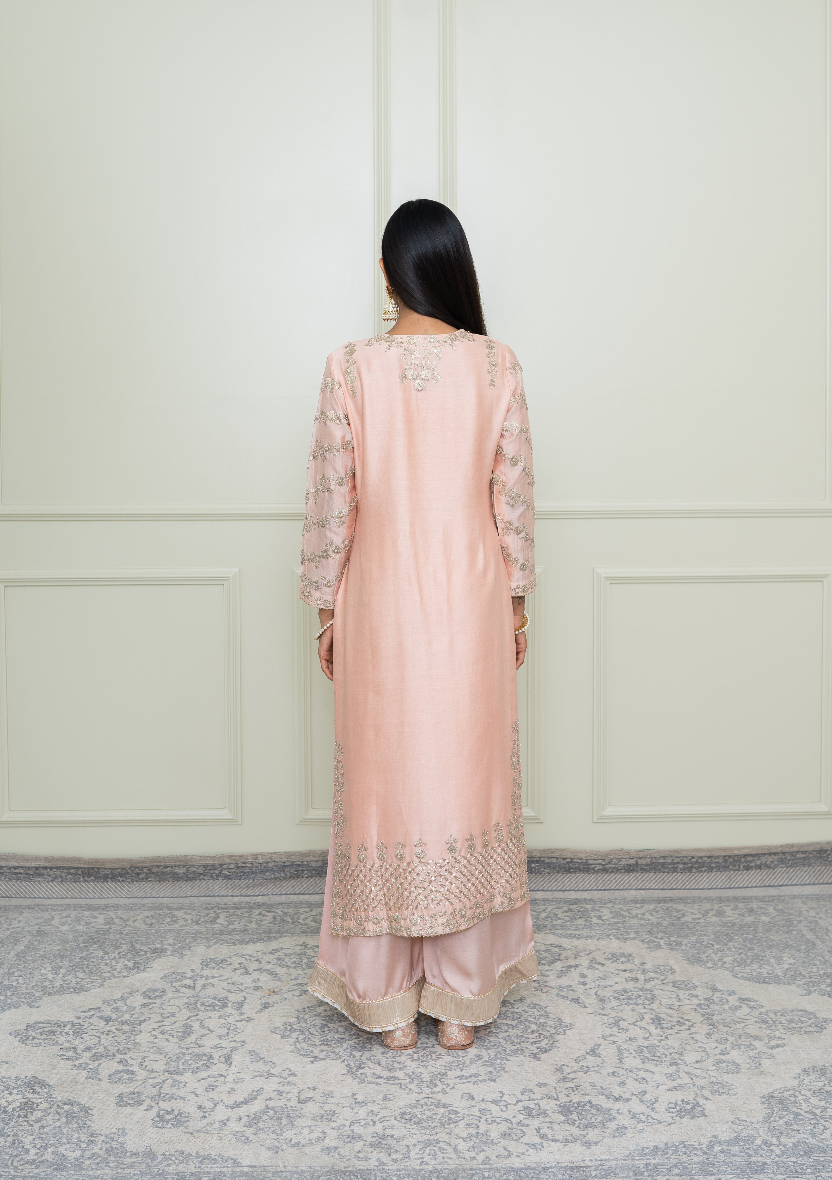 Aarvi- Pearl Pink Tilla Embroidered Kurta Set