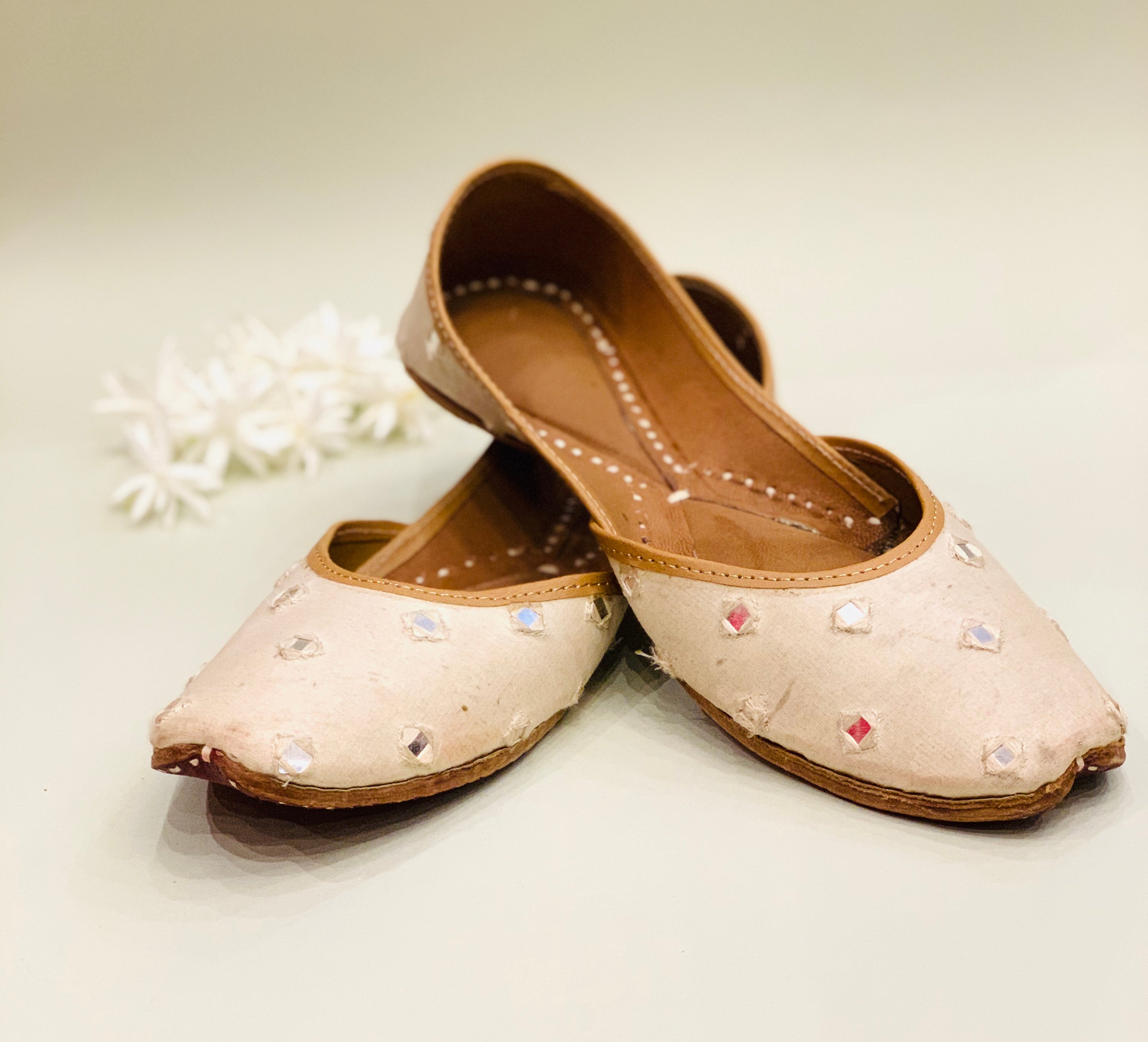 Samaira - Chanderi Silk Juttis