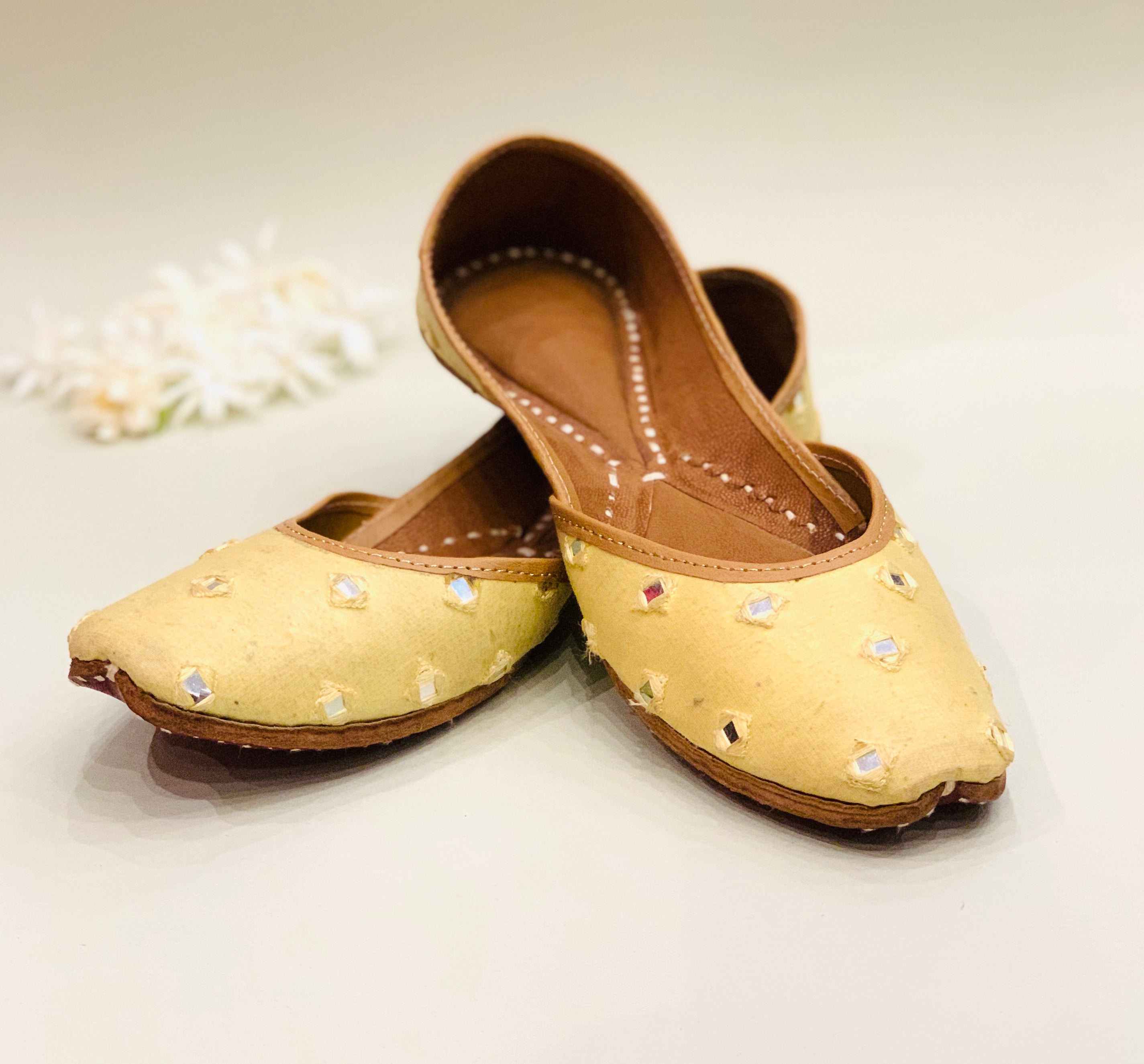 Samaira - Chanderi Silk Juttis