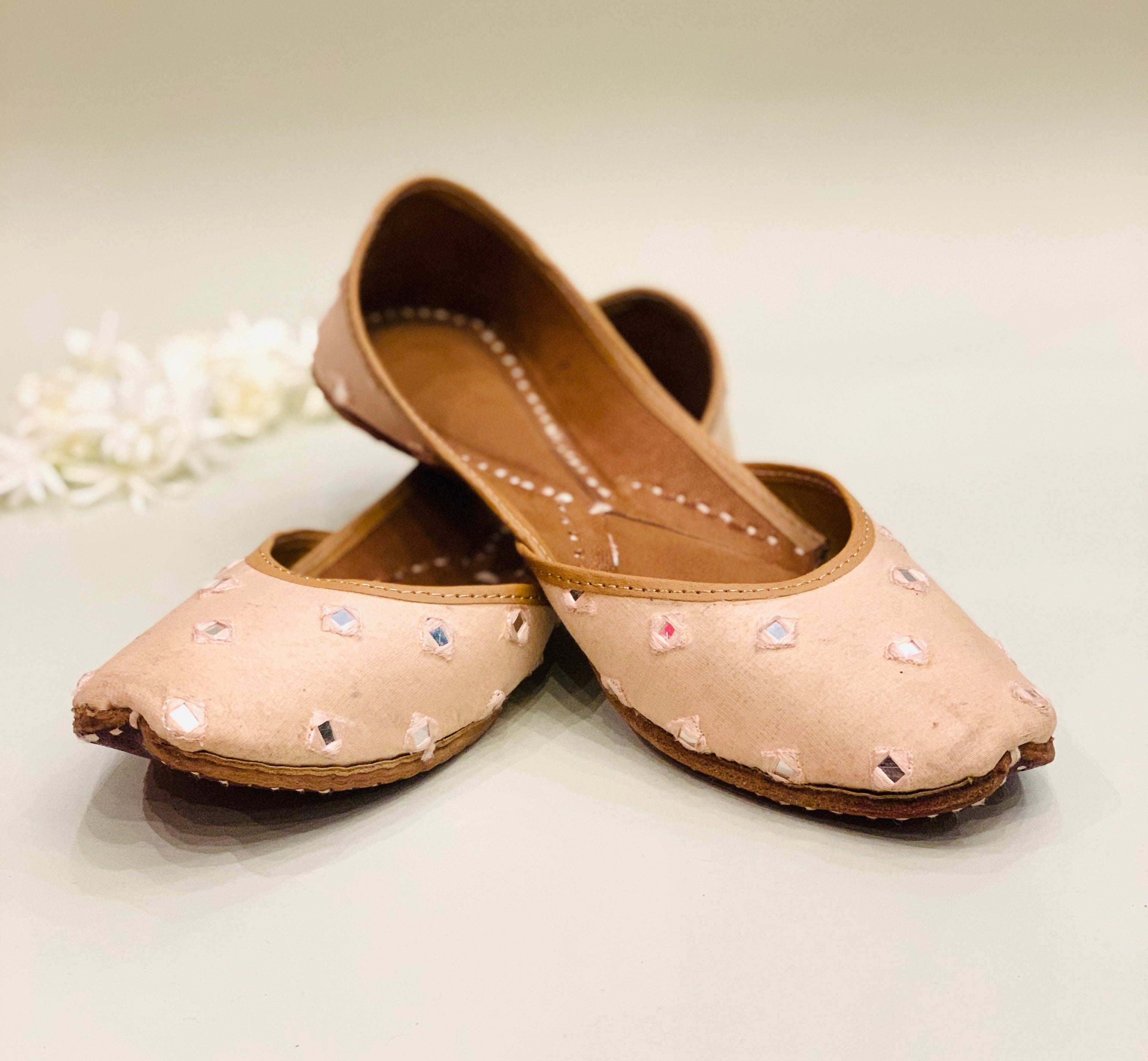 Samaira - Chanderi Silk Juttis