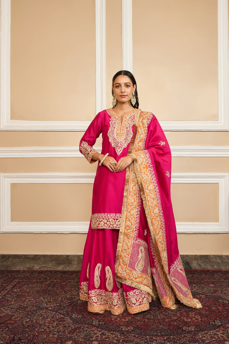 AMIRA - Rani Hotpink SHORT KURTA WITH SHARARA AND ODHNI