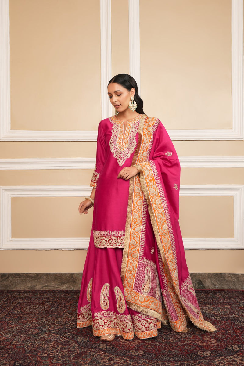AMIRA - Rani Hotpink SHORT KURTA WITH SHARARA AND ODHNI